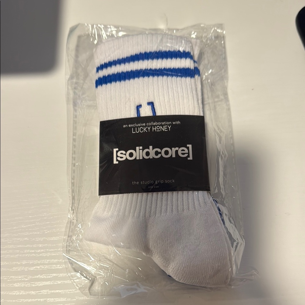 [solidcore] x lucky honey grip socks